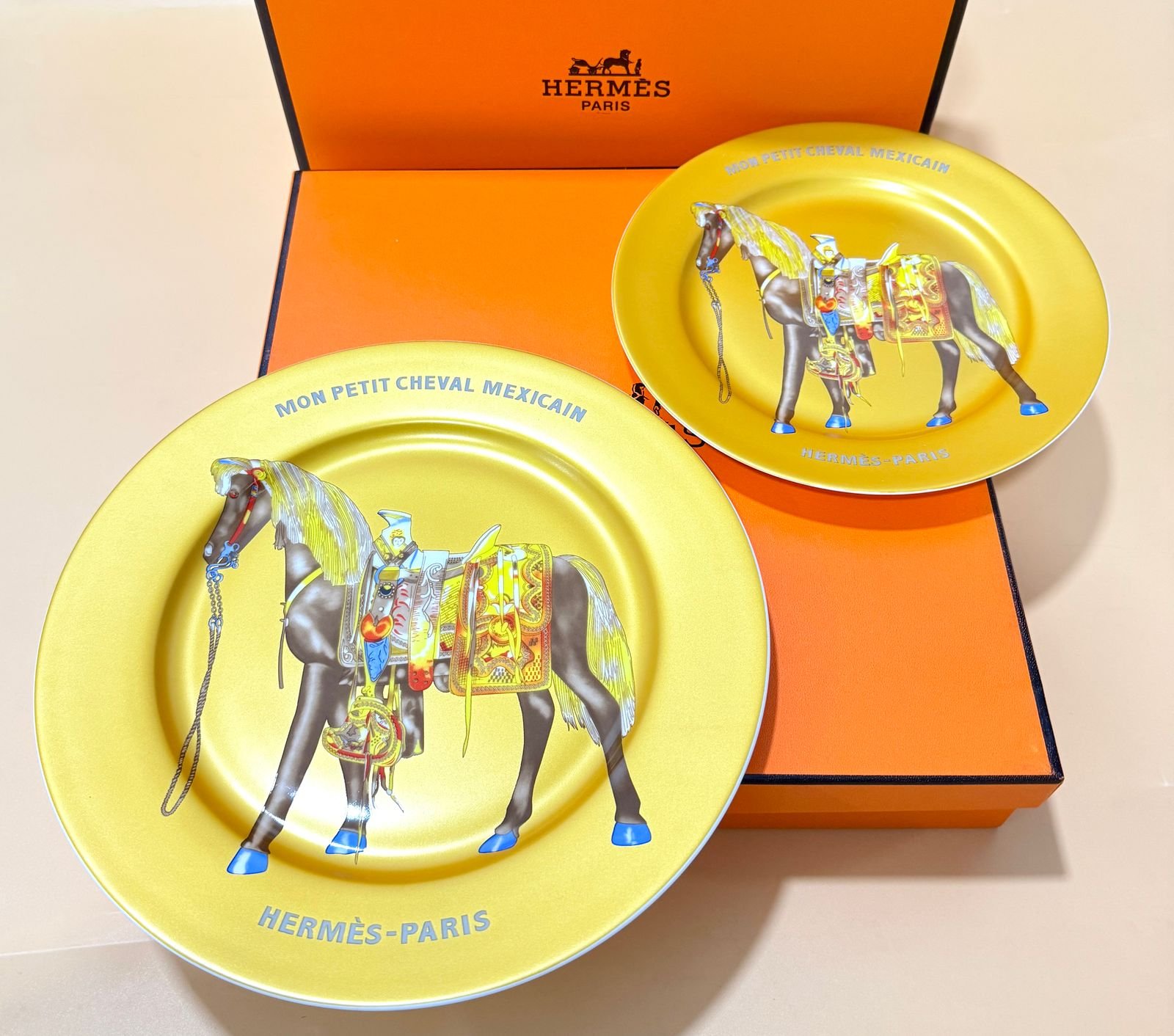 Hermes plates set of two golden color size 8, 10 inches